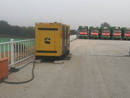 平江电力系统的稳定性和设备兼容性如何影响发电机组的频率规格？